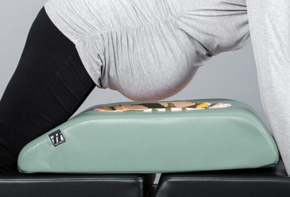 Top Benefits of Using a Chiropractic Pregnancy Pillow for Expecting Moms